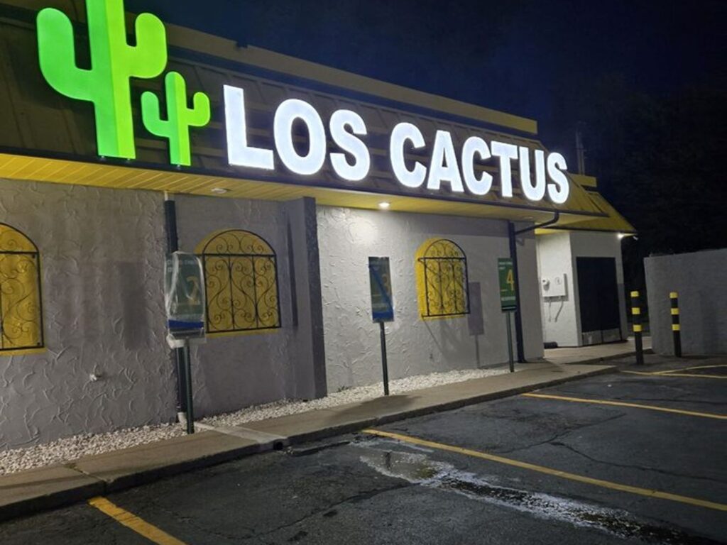 Los Cactus